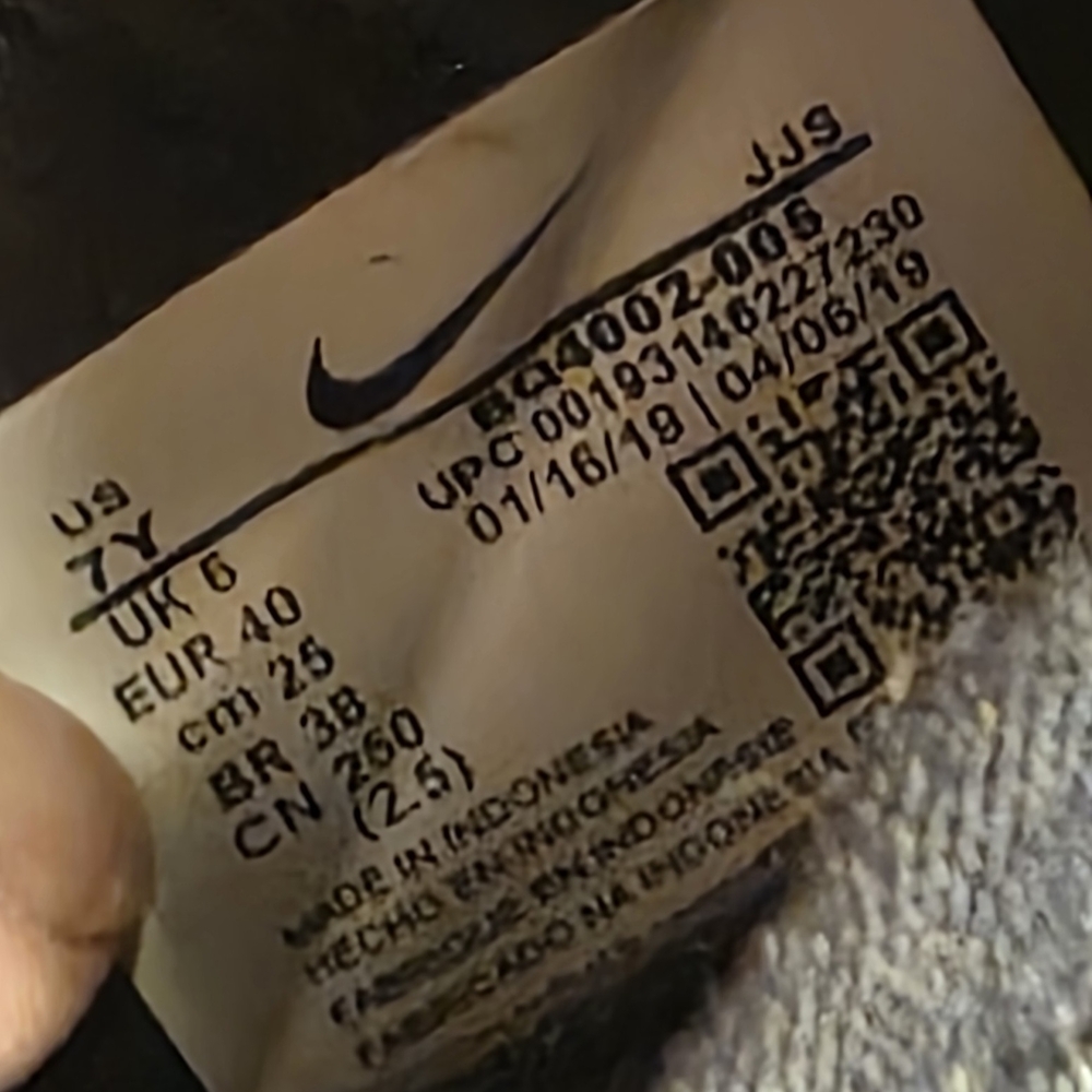 Nike Men's Black Sneakers - Picture 7 of 7